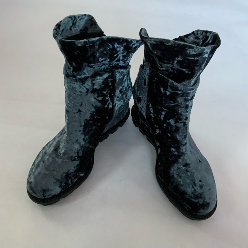Patrizia Bonfanti Velvet Wedge Lug Sole Booties
